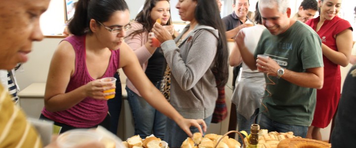Os alunos do II módulo de Eventos do turno vespertino recepcionaram o I módulo com um café com prosa Os alunos do II módulo de Eventos do turno vespertino recepcionaram o I módulo com um café com prosa